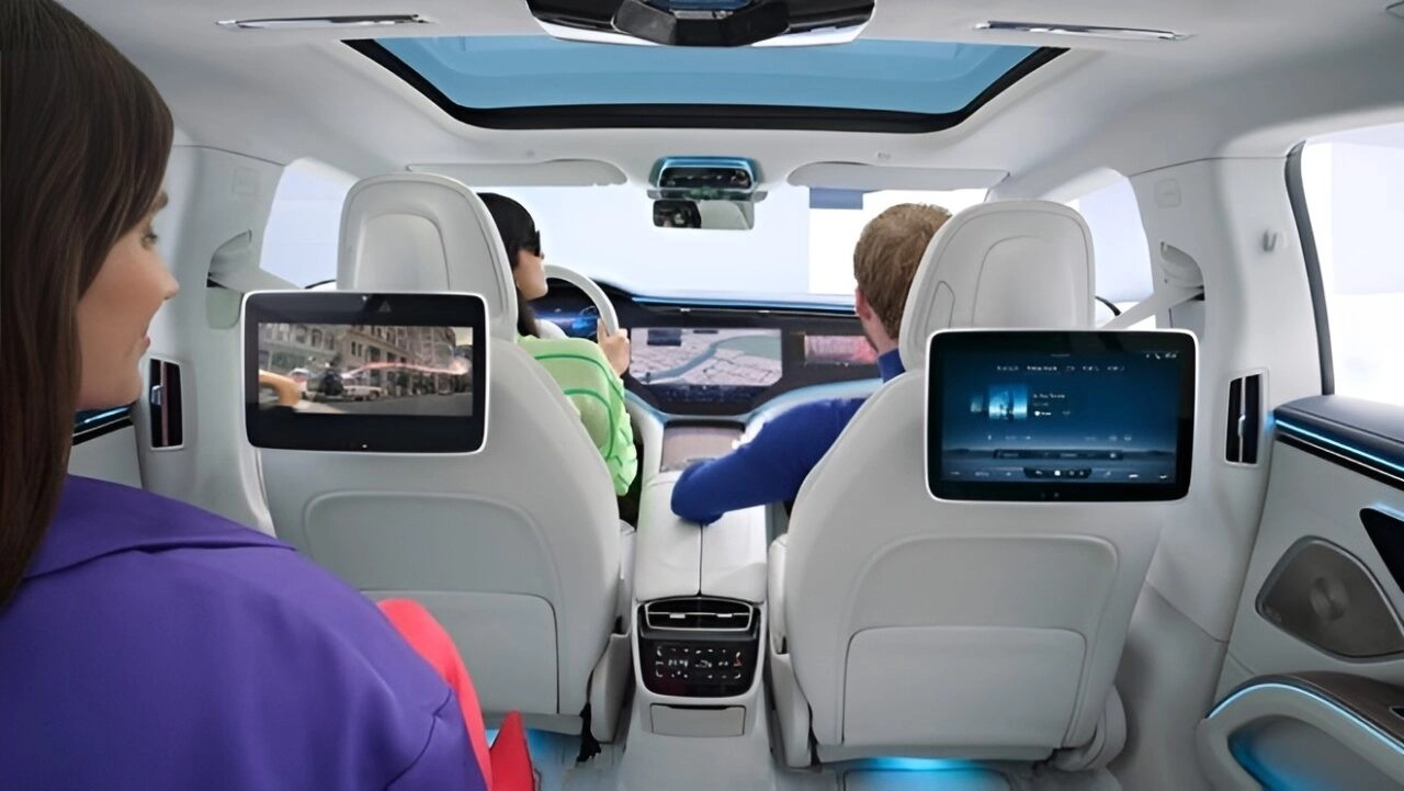Mercedes интегрирует в автомобиль киносервис Sony!